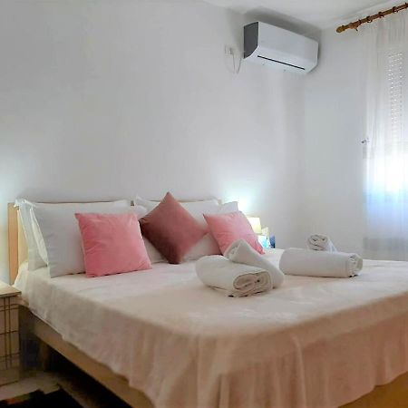 Sazani'S Place Fier Exterior photo